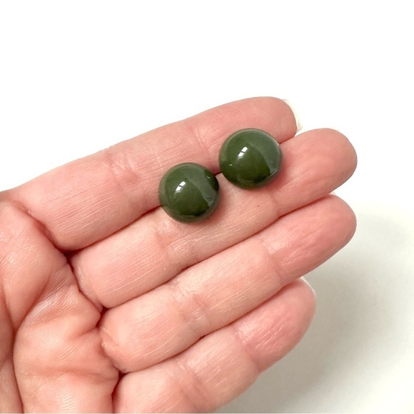 Vintage 90’s Forest Green Dome Stud Earrings Acrylic Lucite - 12mm - Picture 1 of 4